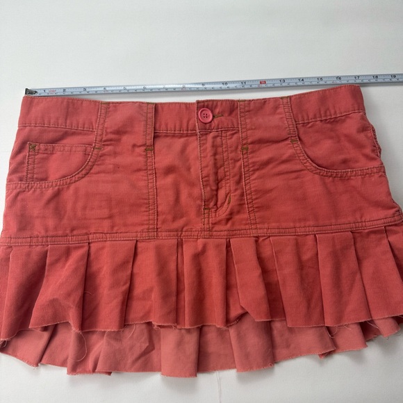 Vintage Y2k Abercrombie & Fitch pink ruffle Raw hem corduroy mini skirt. Size 6 - Picture 3 of 7